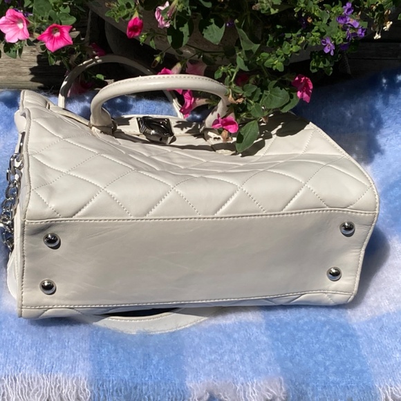 Large Michael Kors Leather Shoulder Bag - Picture 7 of 16